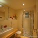 1 des 5 salles de bains