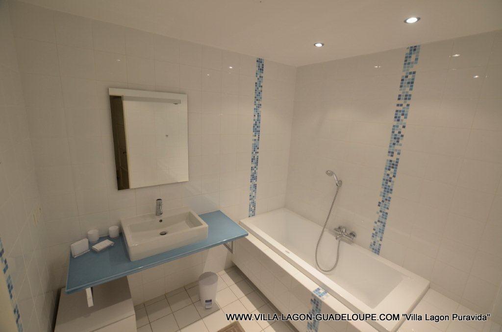 salle de bain privative chambre 3 villa Guadeloupe