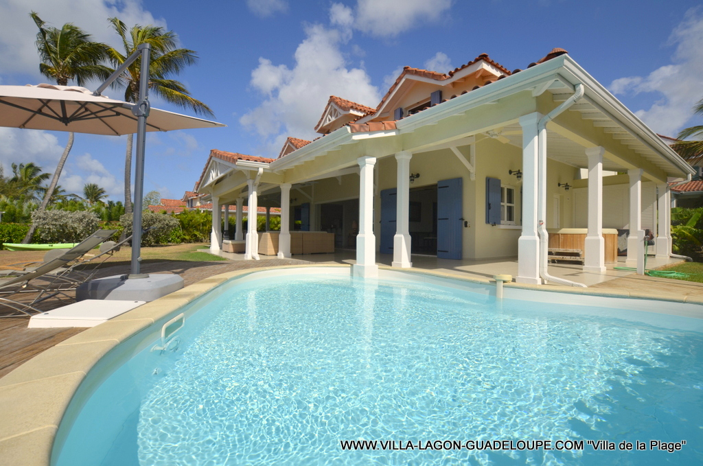 La piscine et la villa de prestige en Guadeloupe à Saint FRançois