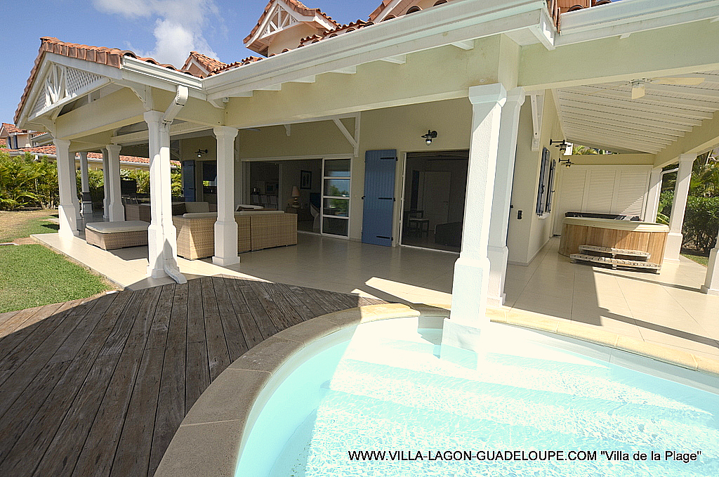 Spa et piscine de la villa de la plage Guadeloupe