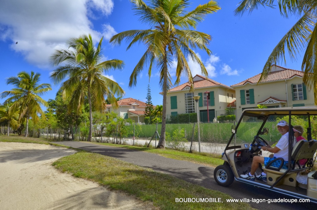 Villla Boubou devant le Golf de 18  trous de Saint François Guadeloupe avec la golfette BoubouMobile