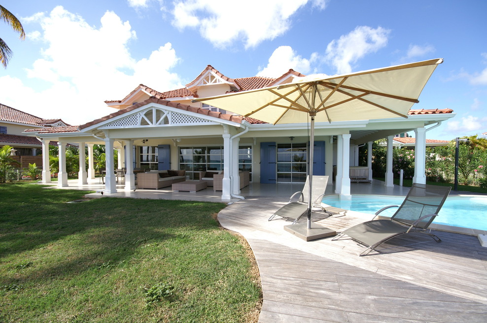 Promotion villa luxe Guadeloupe les pieds dans l'eau à Saint François, 30m du Golf international