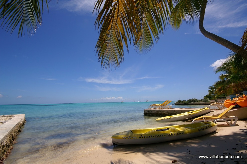 2 canoés, 1 pédalo à disposition gratuitement sur la plage devant la villa