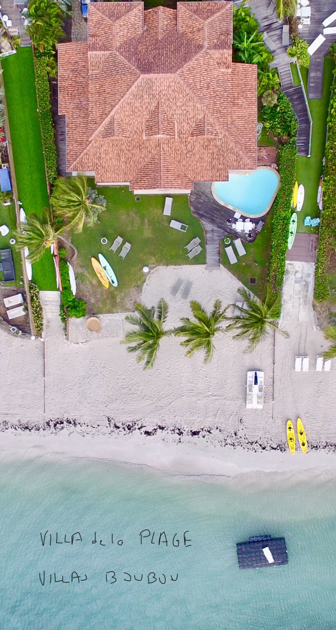 La villa de la plage, les pieds dans l'eau