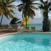 Piscine et lagon de la villa en Guadeloupe