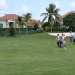 Stephen Grant devant les villas du Hamak