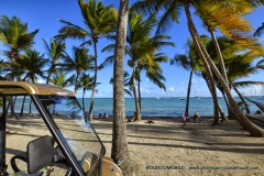 Plage de l'hotel de l'ex hotel de luxe " Le méridien" à Saint François en voiture électrique