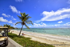Plage des Raisins Clairs Guadeloupe avec la voiture électrique