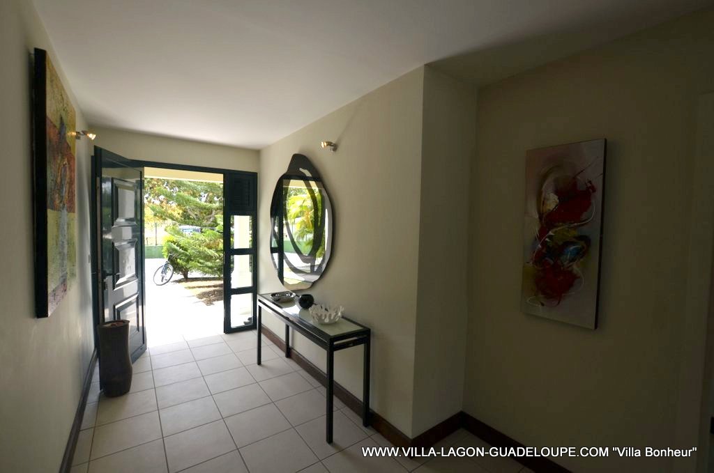 entrée de la villa de luxe en guadeloupe