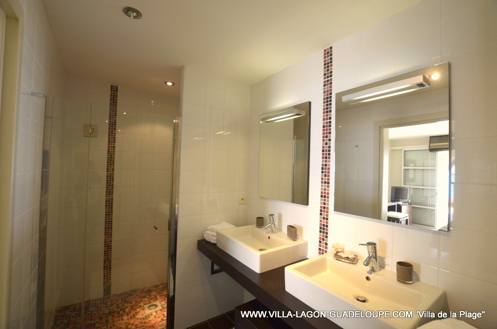 salle de bain ville de la plage Guadeloupe