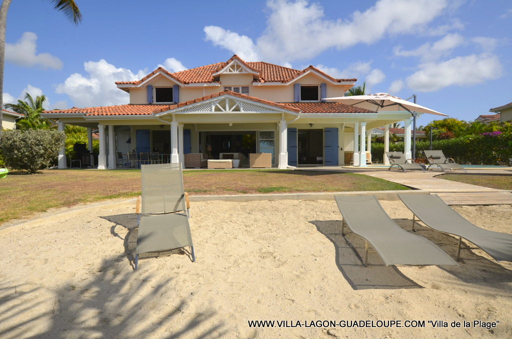 Petite plage et la villa de prestige en Guadeloupe