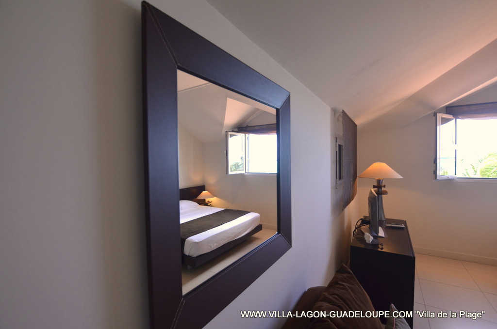 Effet de miroir de la Suite de la villa de la plage en Guadeloupe