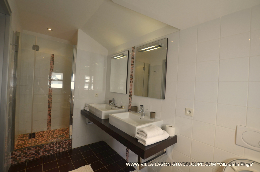 Effet de miroir de la Suite de la villa de la plage en Guadeloupe