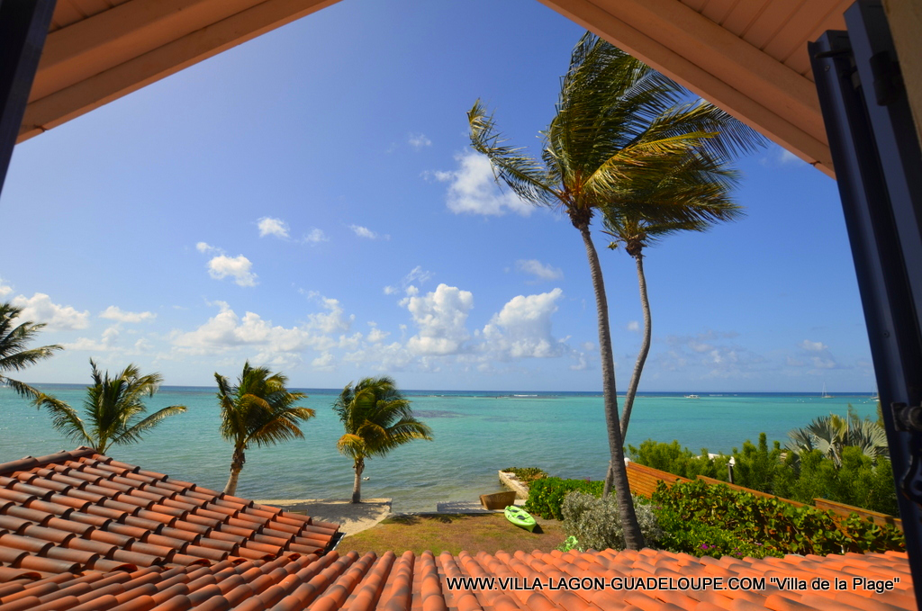Vue du lagon de la Suite de la villa de la plage en Guadeloupe
