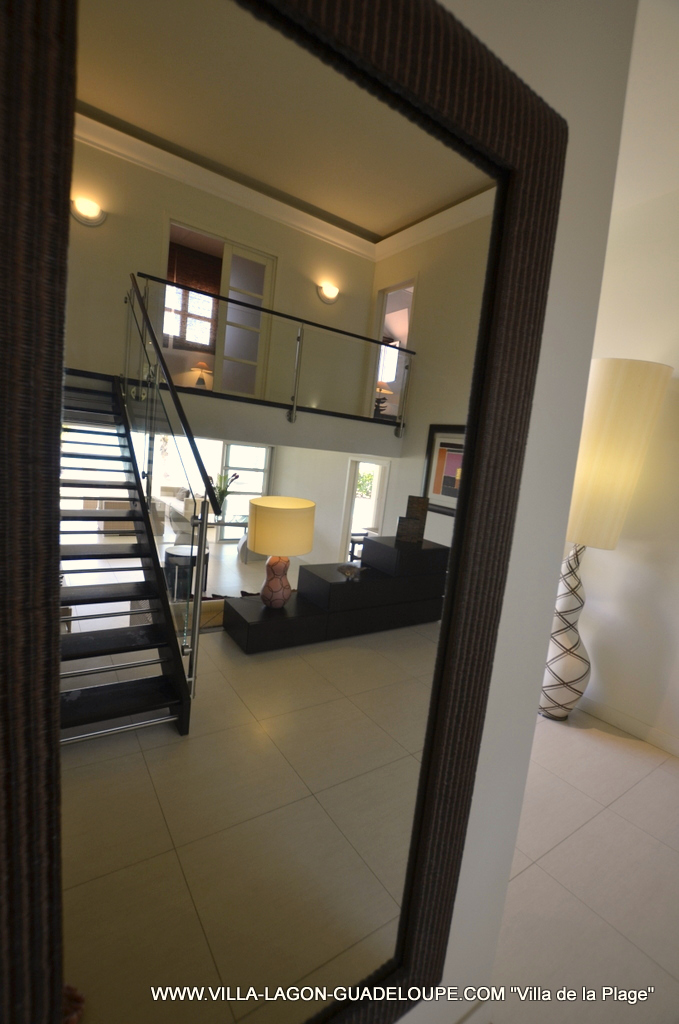 Effet de Miroir du salon de la villa de la plage guadeloupe