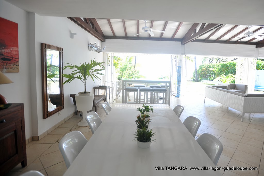 Terrasse Et Salle A Manger De La Villa De Luxe A Saint Francois