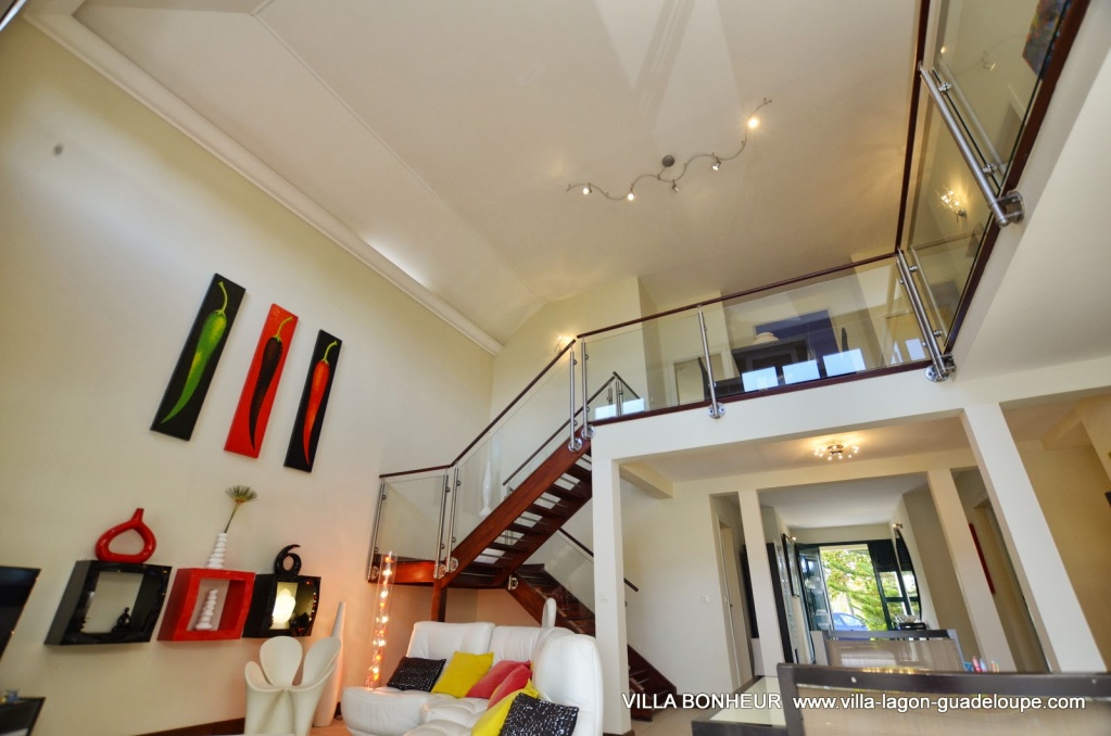 Villa Bonheur, salon et mezzanine villa de luxe Guadeloupe