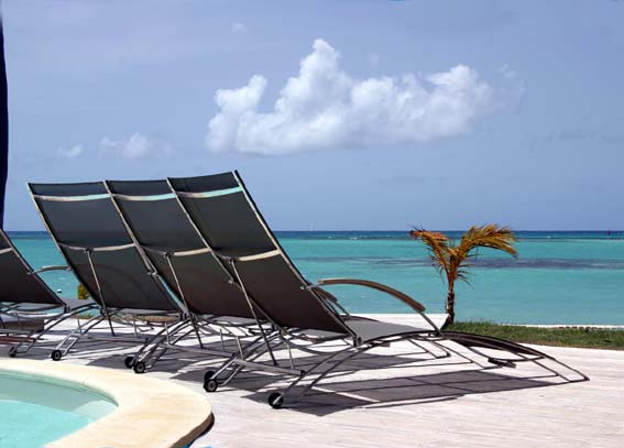 piscine et spa vers le lagon