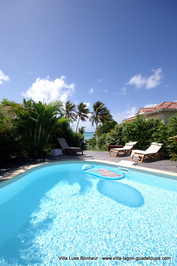 Villa Bonheur Guadeloupe, le luxe devant le lagon de Saint François